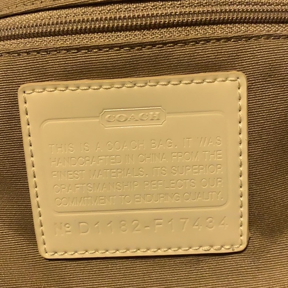 🌺 COACH F17434 🌺 KHAKI WHITE SIGNATURE HOBO BAG - Picture 4 of 8